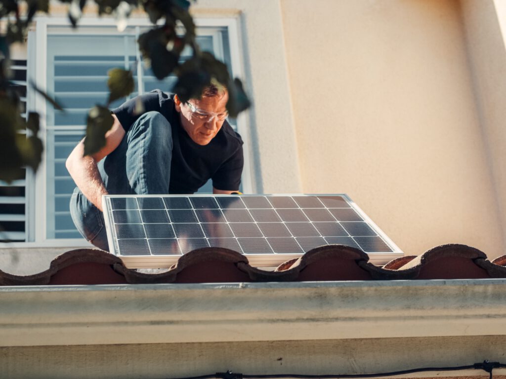Saubere und glänzende Solarmodule nach der professionellen Reinigung durch Joker-Clean